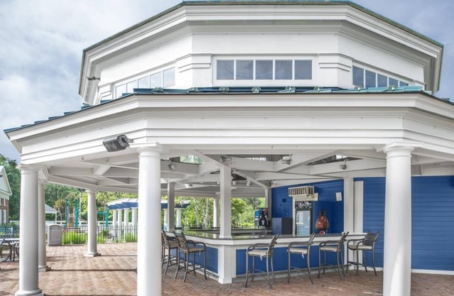 3 Spacious Units w/Kitchen, Near Eco Discovery Park, Golf, Pool