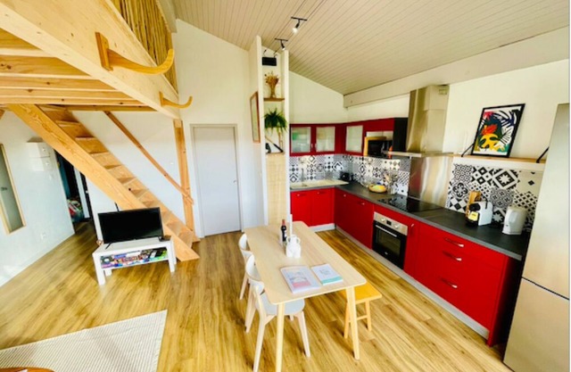 3-star apartment* by the beach!