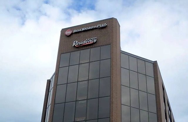 3-Star Hotel ∙ Best Western Plus Executive Residency Waterloo & Cedar Falls
