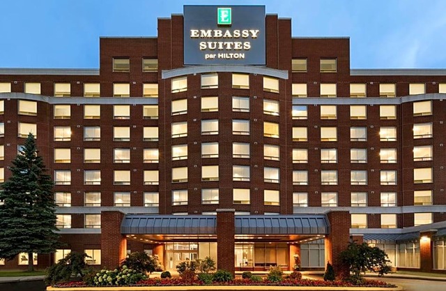 3-Star Hotel ∙ Embassy Suites By Hilton Montreal Airport