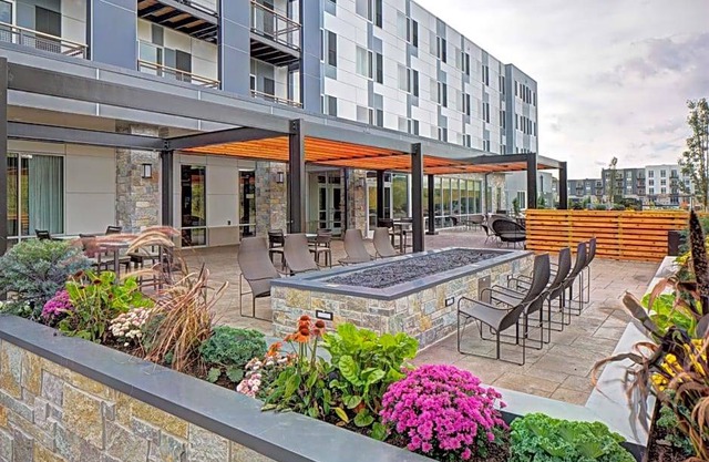3-Star Hotel ∙ Courtyard by Marriott Appleton Riverfront