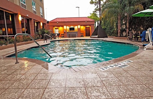 3-Star Hotel ∙ Crowne Plaza Houston Galleria Area, an IHG Hotel