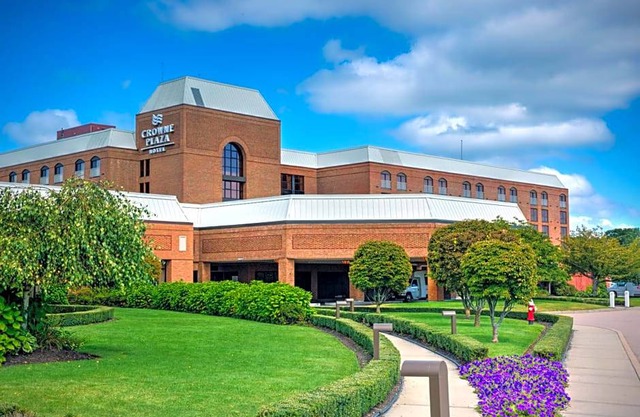 3-Star Hotel ∙ Crowne Plaza Providence-Warwick (Airport), an IHG Hotel
