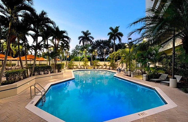 3-Star Hotel ∙ Embassy Suites Boca Raton