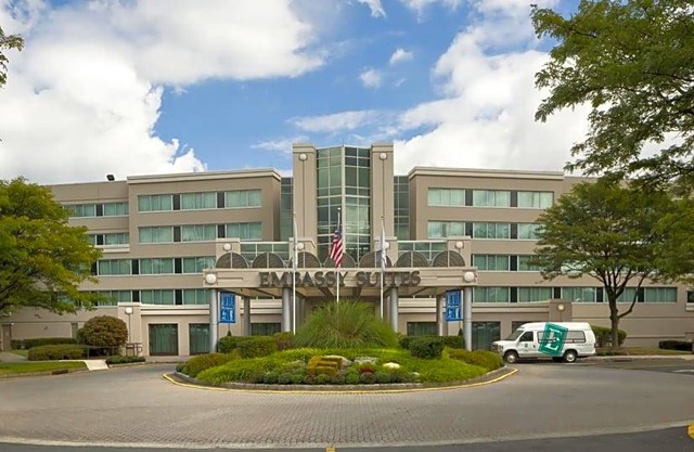 3-Star Hotel ∙ Embassy Suites Parsippany