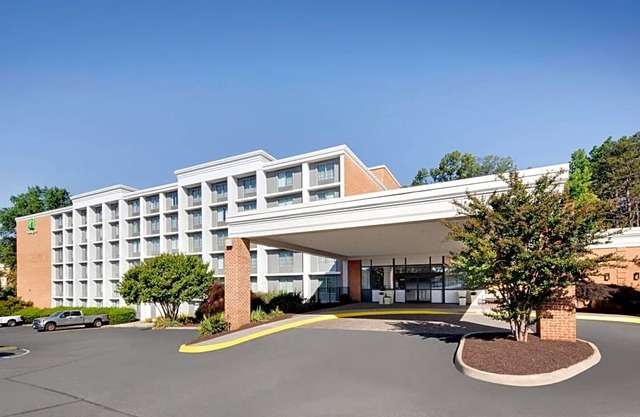3-Star Hotel ∙ Holiday Inn University Area Charlottesville, an IHG Hotel