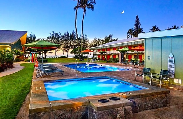 3-Star Hotel ∙ Kauai Shores Hotel