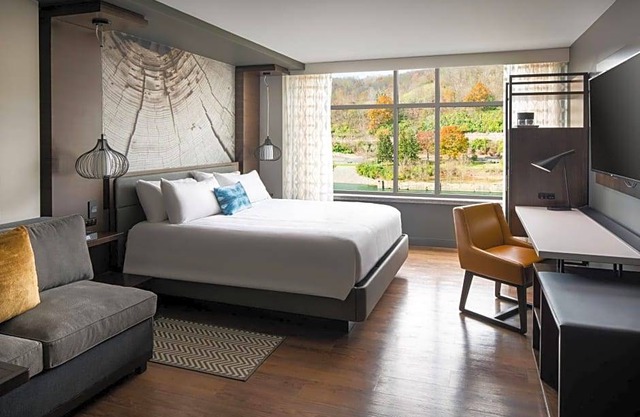 3-Star Hotel ∙ Morgantown Marriott at Waterfront Place
