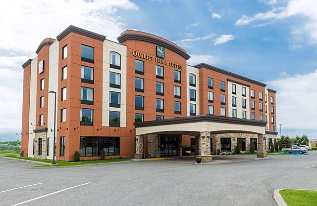 3-Star Hotel ∙ Quality Inn & Suites Lévis