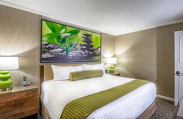 3-Star Hotel ∙ The Creekside Inn
