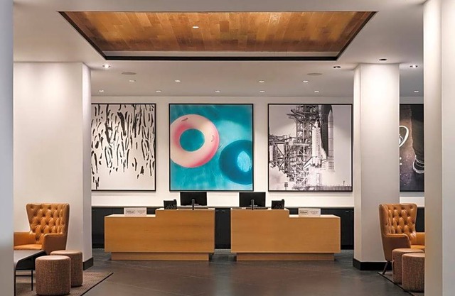 3-Star Hotel ∙ The Landing at Hampton Marina, Tapestry Collection by Hilton