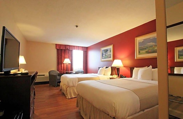3-Star Hotel ∙ Fireside Inn & Suites Portland