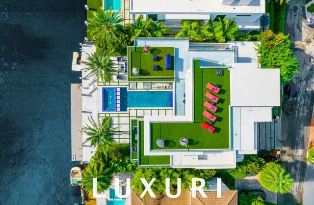 3 Story w Rooftop Water Villa Dock Chef Kitchen