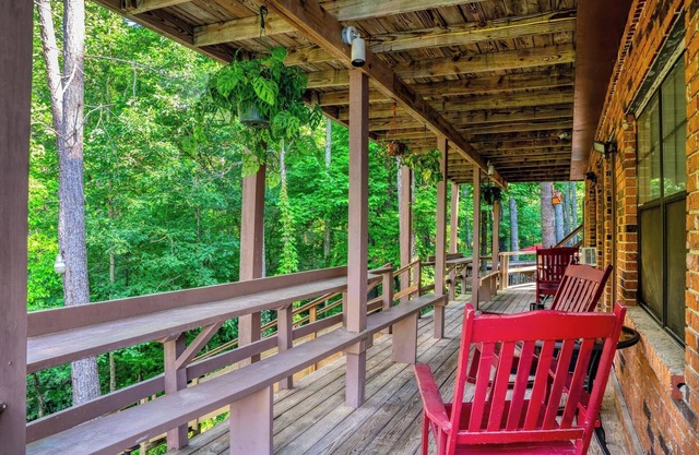 #3 - Waterfall Retreat- Riverfront Room- Near Tallulah Gorge