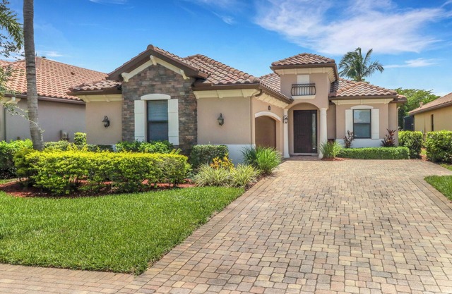 30-day minimum lease | Treviso Bay | 2 bedrooms | 2 bathrooms | office with sofa bed