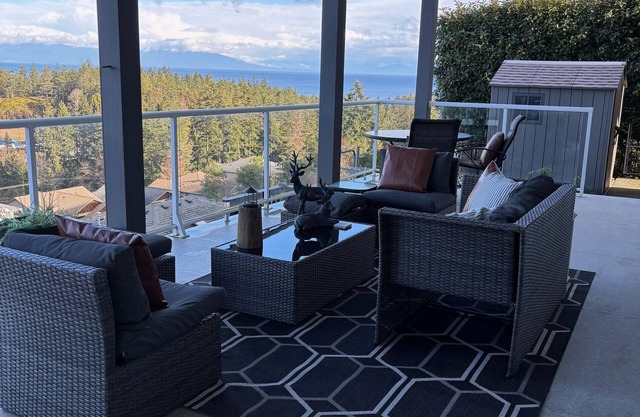 30 days or more- Executive home - Ocean and Mountain View