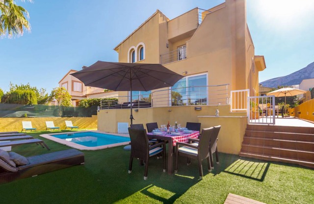 300 m² Apartment ∙ 4 bedrooms ∙ 8 guests