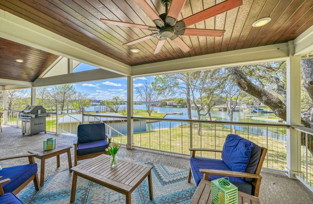 300' of Lakefront LBJ + Boat Slip + Kayaks + Fun!