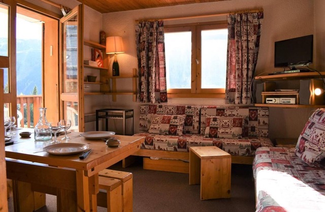 300m from ski slopes, 2nd floor, balcony, tv, ski locker, 33m², Méribel