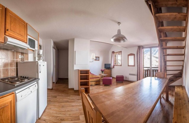 300m from ski slopes, parking, tv, ski locker, 60m², Albiez Montrond