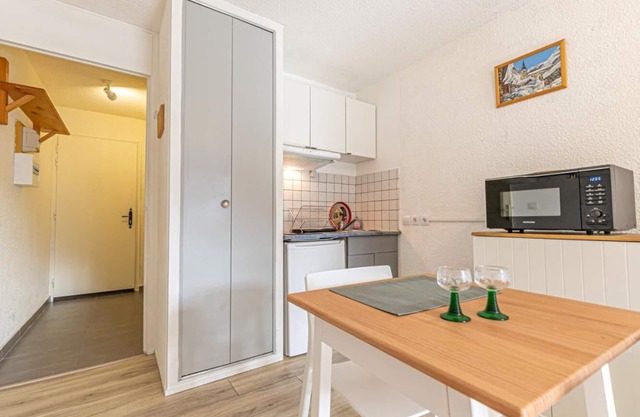 300m from ski slopes, 2nd floor, balcony, tv, ski locker, 21m², Aussois