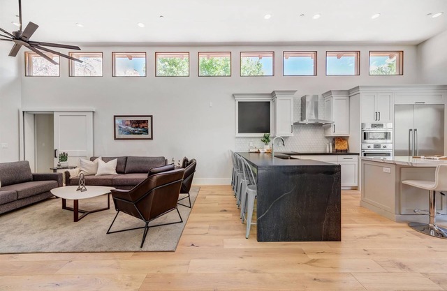 302 LaFave-Luxury Home at Zion: The Gallery House