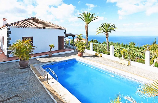 325 m² House ∙ 5 bedrooms ∙ 9 guests