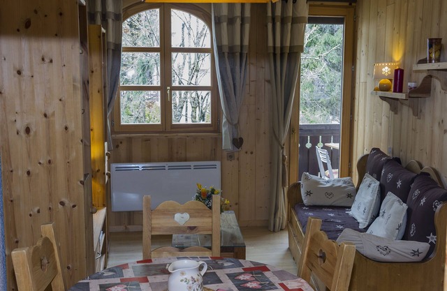 32m² apartment entirely renovated in mountain style, facing brevent,