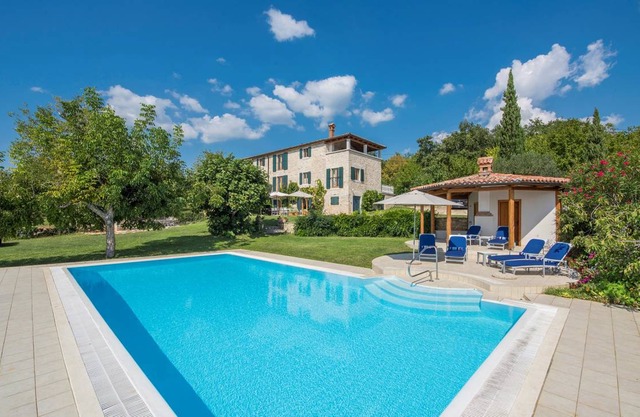 349 m² Villa ∙ 7 bedrooms ∙ 14 guests