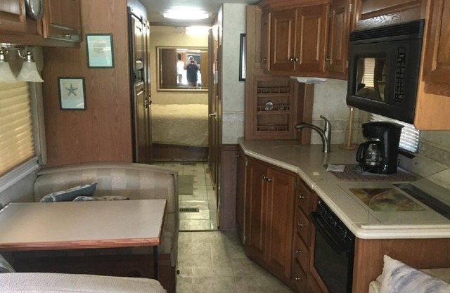 35-ft motorhome very nice area