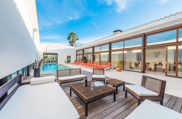 350 m² Villa ∙ 5 bedrooms ∙ 10 guests
