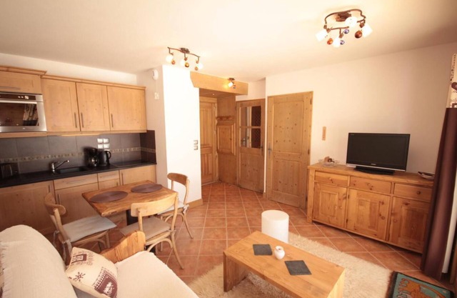 350m from shops, Ground floor, view panoramic, swimming pool, terrace, parking, tv, ski locker, 32m²