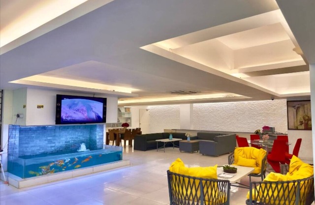 350sqft,5 Deluxe Apartment w/Pool, Gym & Movie Theater