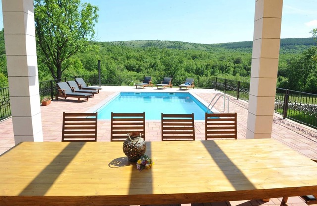 380 m² Villa ∙ 5 bedrooms ∙ 10 guests