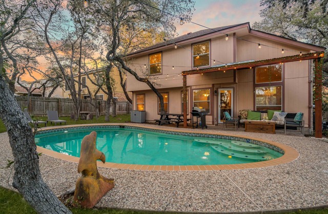 3B Villa, Pool, BBQ, Firepit, Mini Golf, Yard Games, Gym, Family & Pet Friendly