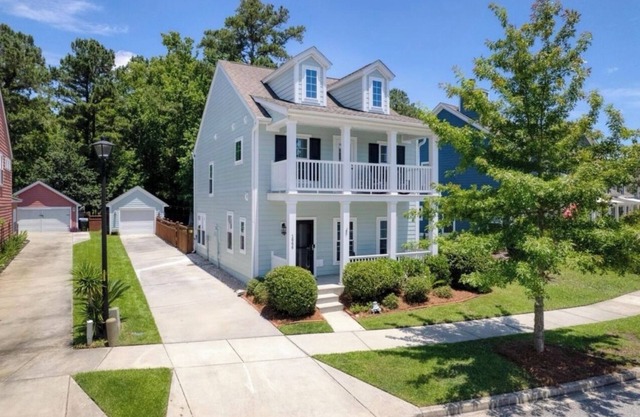 3bd 3 Bath Family Home Near Beaches, Downtown, Folly, Kiawah & Seabrook!