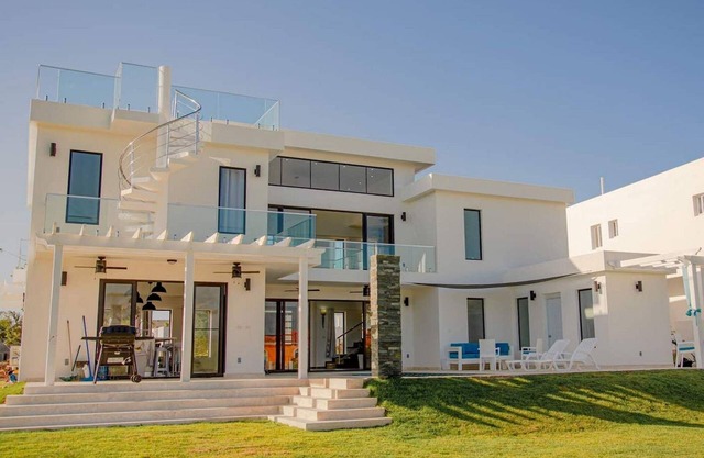 3BD villa with pool in beachfront resort: gym/tennis/basket/waterpark/playground