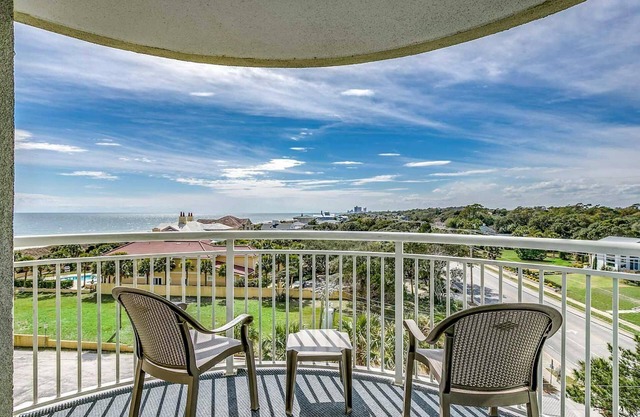 · 3Bdrm Deluxe Oceanfront Condo - Gorgeous Pools - Top Rated Resort!
