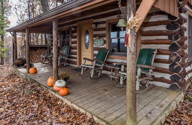 3BR, 1.5BA log cabin