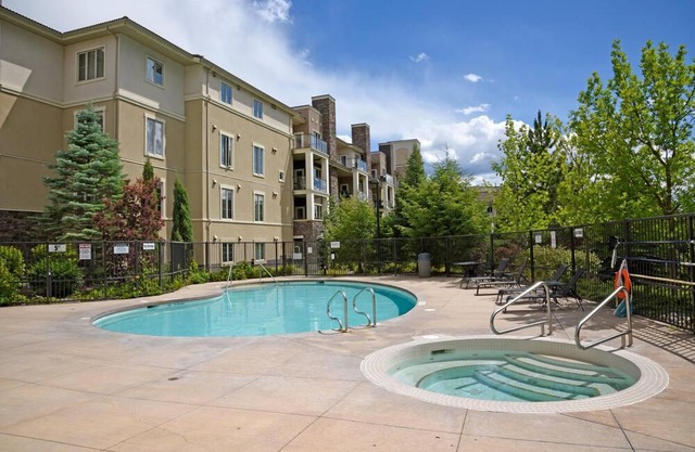 3BR / 2BA - Family Friendly or Couples Traveling Together - Private Balcony