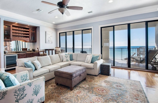 3BR/3BA ~ ON THE BEACH! Sleeps 9 ~ Huntington By The Sea