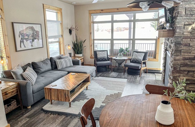 3BR Cabin on Fraser River, Fish, Hike, Golf
