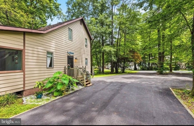 3BR charmer with hallway loft on large corner lot. Peaceful setting near ocean.