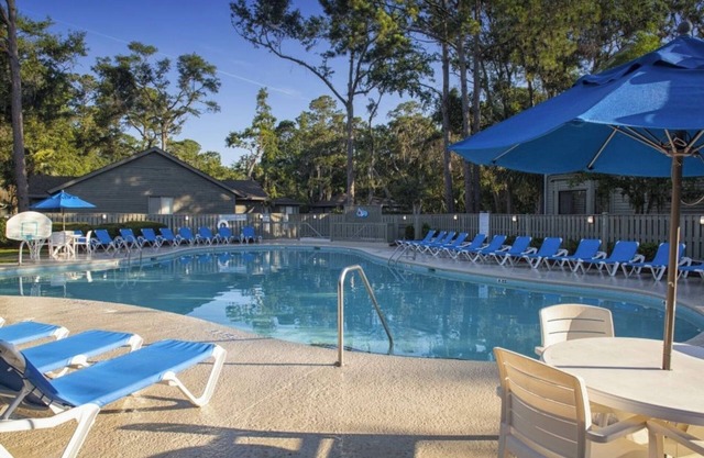 3BR Home w/Screened Porch, Pool, Tennis, Kitchen, Bike Paths and Water Backdrop