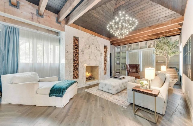 3BR luxury home w/private pool, Peloton, and gourmet kitchen.