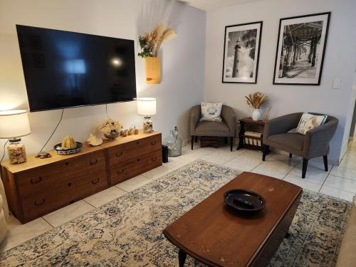 3BR Oasis with Pool in Cocoa