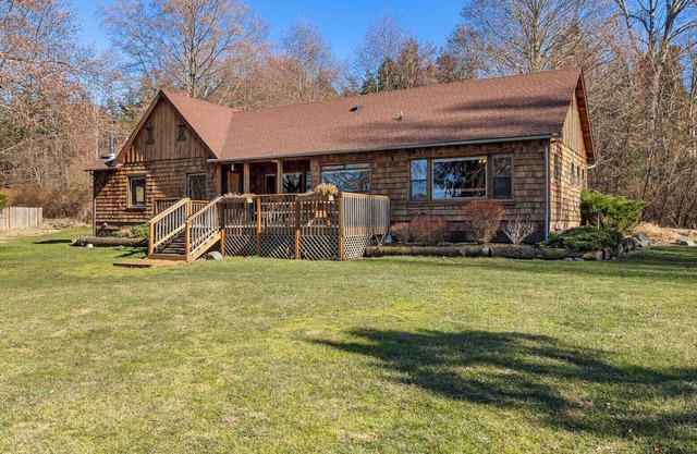 3BR Ocean View Farmhouse - 1 min walk to prime west-facing beach!