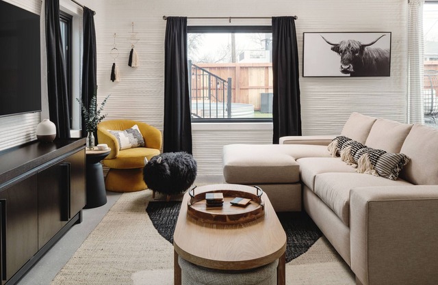 3D Printed House | 4BD 4BA | Cowboy Pool - 10 Minutes From 6th Street