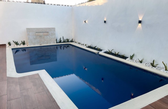 3min from Beach, Modern 3BD/3.5BA, Private Pool + A/C