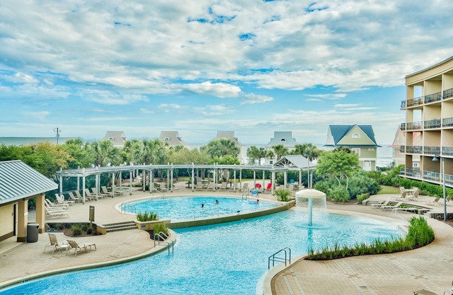 3rd floor, Zero Entry Pool, Garage Parking, Free Beach Service, Come Relax!